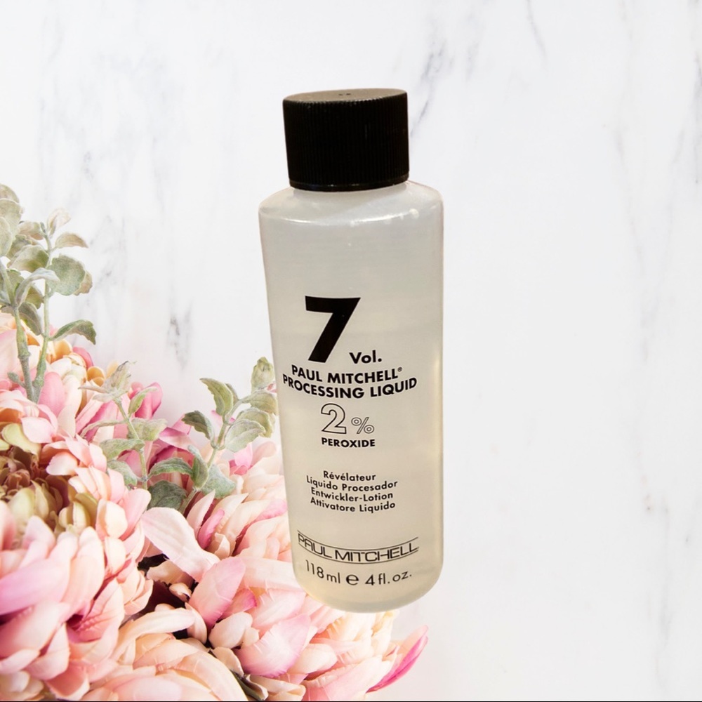 Paul Mitchell Processing Liquid 7 Vol 2% Peroxide
Size 4 oz